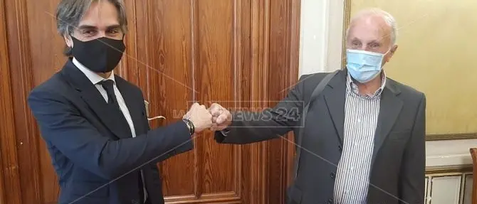 Comune Reggio, Falcomatà sceglie ancora all'esterno: Tonino Perna è vicesindaco