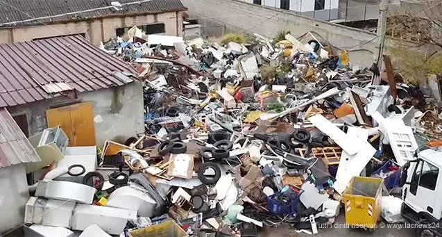 Lotta al degrado, avviati i lavori di bonifica nell’accampamento rom a Catanzaro