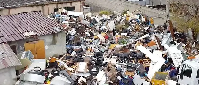 Lotta al degrado, avviati i lavori di bonifica nell’accampamento rom a Catanzaro