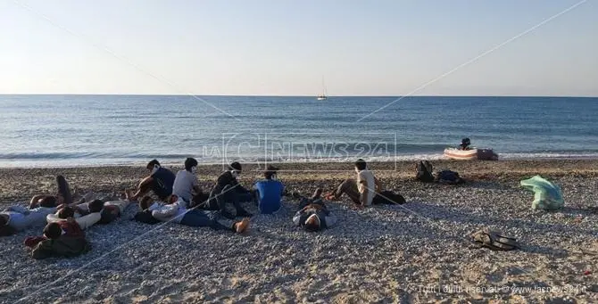 Sbarco migranti a Roccella, ancora disperso in mare il presunto scafista