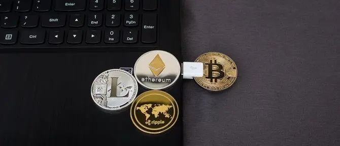 Lamezia, produceva moneta virtuale sfruttando i pc dell'aeroporto: denunciato dipendente