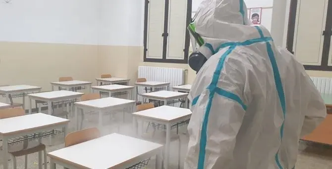 Coronavirus Cosenza, 15 studenti positivi nel plesso di Piano Lago a Mangone