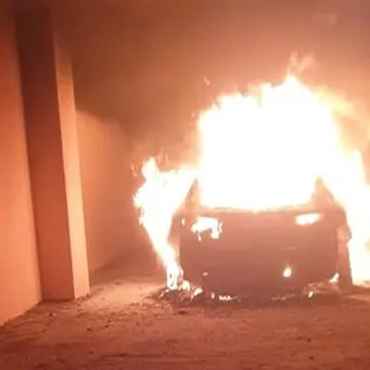 Palmi, incendiata l'auto dell'attivista Enzo Infantino: «Non mi avete fatto niente»
