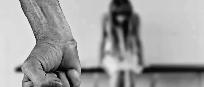 Maltratta e minaccia la compagna per anni, un arresto a Catanzaro