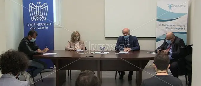 Vibo, rifiuti rischiano di affossare il turismo: «Figuraccia che pagheremo per anni»