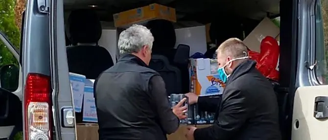 Un bus carico di alimenti per i poveri della Piana di Gioia Tauro: «Li manda papa Francesco»