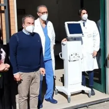 Cosenza, donato un ventilatore polmonare all’ospedale dell’Annunziata