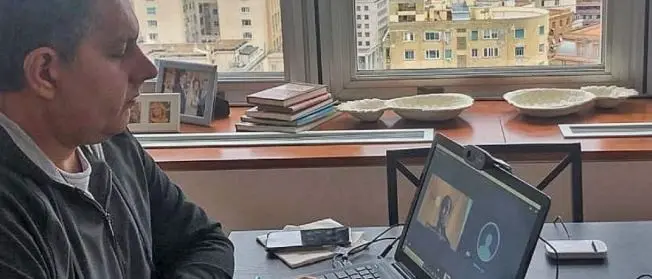 «Anziani non indispensabili»: bufera sul tweet del governatore Toti. La replica: «Sono stato frainteso»