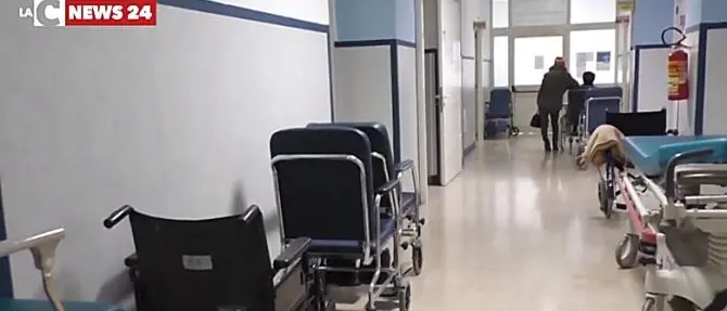 Coronavirus Italia, lieve calo di casi (e tamponi): 29.907 contagi e 208 morti