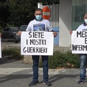 Coronavirus Lamezia, flash mob per ringraziare medici e infermieri