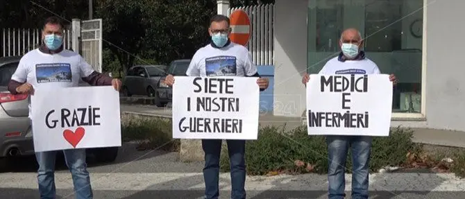 Coronavirus Lamezia, flash mob per ringraziare medici e infermieri