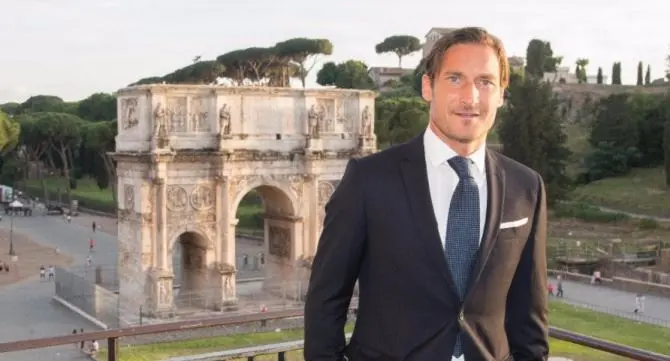 Coronavirus, Francesco Totti positivo al test: ha qualche sintomo