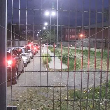 Coronavirus Cosenza, lunghe file di auto per i tamponi in via degli Stadi