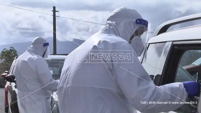 Coronavirus Italia, 22mila contagi e 233 morti. Aumentano i ricoveri in terapia intensiva