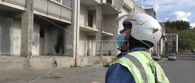 Gioia Tauro, il postino che nel quartiere rom Ciambra non può suonare mai