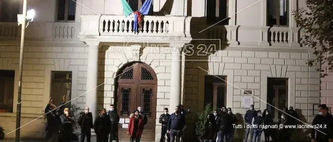 Castrovillari, ristoratori davanti al Comune per contestare il lockdown: «Esasperati»