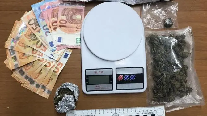 Taurianova, sorpreso a spacciare droga: arrestato un giovane