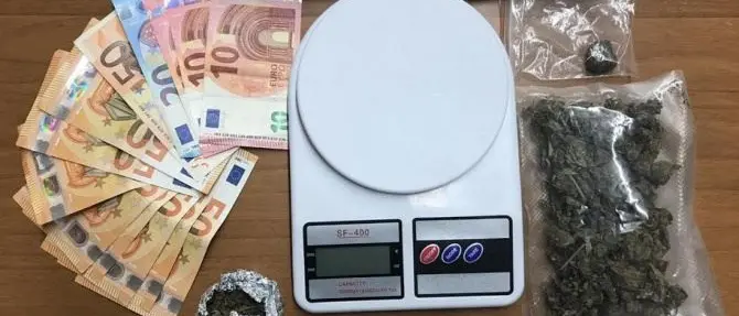 Taurianova, sorpreso a spacciare droga: arrestato un giovane