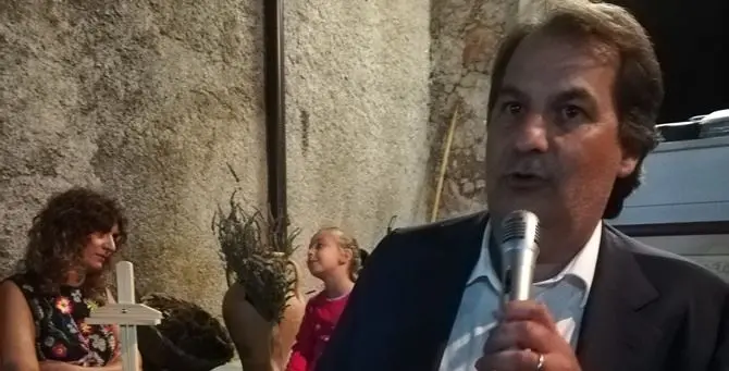 Calabria zona rossa, il sindaco di Carolei: «Non rispetterò le regole del Dcpm»