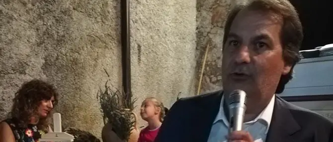 Calabria zona rossa, il sindaco di Carolei: «Non rispetterò le regole del Dcpm»