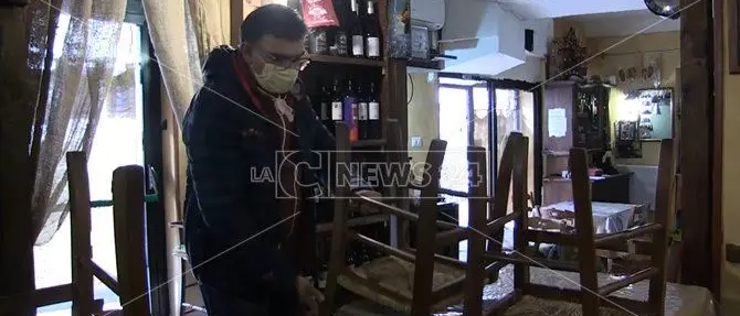 Vibo Valentia, il lockdown rimette in ginocchio i ristoratori: «Basta, ribelliamoci»