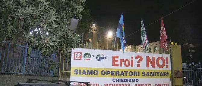 Ospedale Cosenza, turni massacranti e sicurezza: protesta degli operatori sanitari