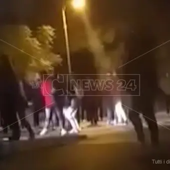 Terrore nel Cosentino, auto sui manifestanti durante la protesta a Tortora contro il lockdown