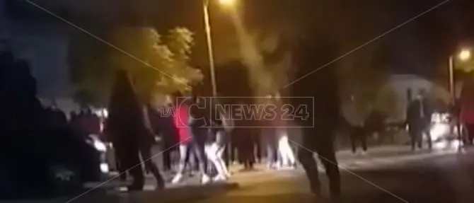 Terrore nel Cosentino, auto sui manifestanti durante la protesta a Tortora contro il lockdown