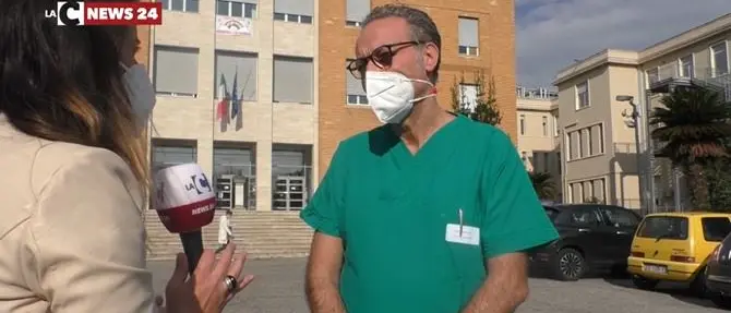 Cosenza, una giornata in terapia intensiva con il primario: «Niente panico»