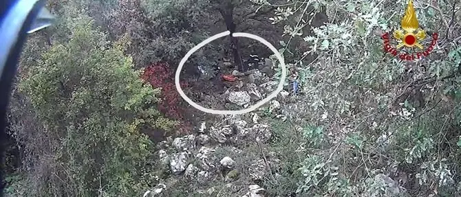 Scivola in burrone mentre cerca funghi, morto un 57enne nel Catanzarese