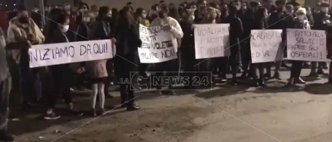 Calabria zona rossa, proteste a Gioia Tauro: «Vogliamo una sanità migliore»