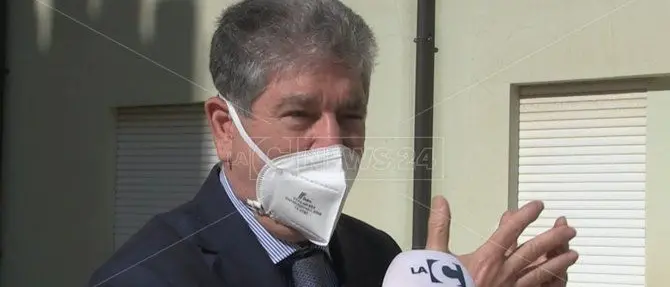 Vibo Valentia, medici in trincea: «Combattiamo il Covid a mani nude»