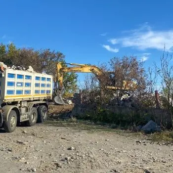 Lotta all'abusivismo a Corigliano-Rossano: demolito fabbricato fatiscente