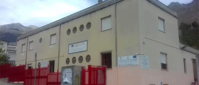 Frascineto, sale il numero dei positivi: il sindaco chiude le scuole