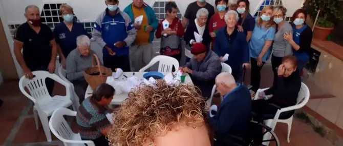 Bovalino, festa in rsa per donare un sorriso agli anziani e ringraziare gli operatori