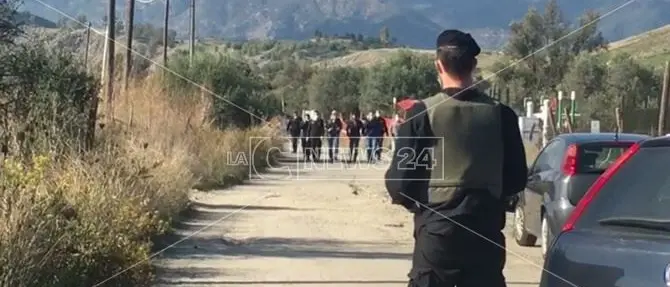 Omicidio ad Africo, ucciso un uomo e ferita una seconda persona: indagini in corso