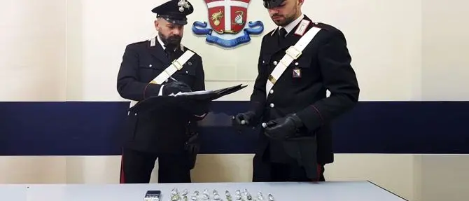 Acri, nascondeva droga nel bar chiuso dal lockdown: arrestato 53enne