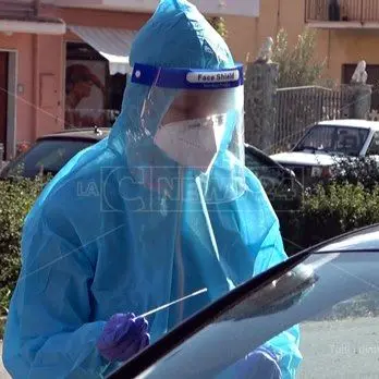 Coronavirus Nocera Terinese, in centinaia per i test rapidi: diversi i positivi
