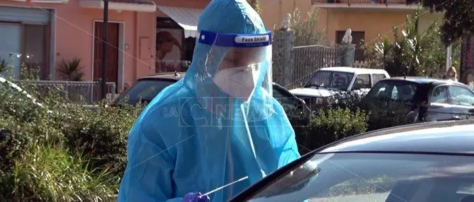 Coronavirus Nocera Terinese, in centinaia per i test rapidi: diversi i positivi