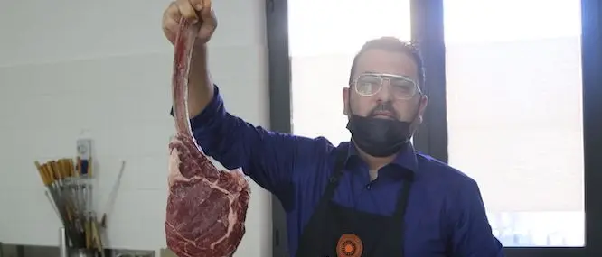 Castrovillari, apre ristorante tra due Dpcm: «Avanti col sorriso, non c’è altro da fare»