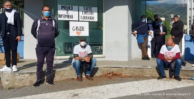 Lamezia, commercianti e imprenditori protestano contro la zona rossa in Calabria