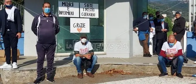 Lamezia, commercianti e imprenditori protestano contro la zona rossa in Calabria