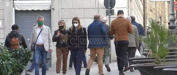 Gli effetti del Covid sull'economia calabrese, Bankitalia: «Giù occupazione e consumi»