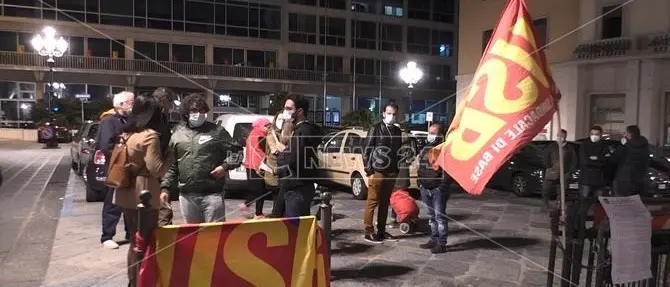 Catanzaro, Usb e commercianti in piazza per una sanità più adeguata