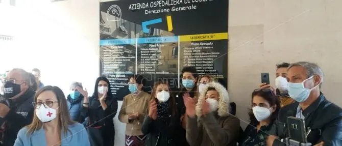 Cosenza, medici disperati: «L’Annunziata è una bomba virale, servono ospedali da campo»