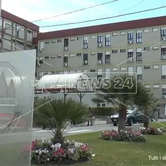 Catanzaro, al Pugliese reparto Covid ancora pieno: pazienti dirottati in Geriatria