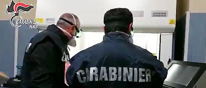 Ritardi nell'analisi dei tamponi Covid, blitz dei Nas all’ospedale di Cosenza