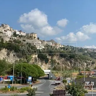 Covid Cetraro, risultati dei tamponi in ritardo: il sindaco lascia chiuse le scuole