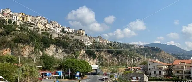 Covid Cetraro, risultati dei tamponi in ritardo: il sindaco lascia chiuse le scuole