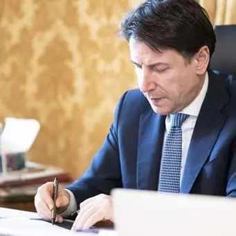 Conte al piccolo Tommaso: «Babbo Natale arriverà, ha autocertificazione internazionale»